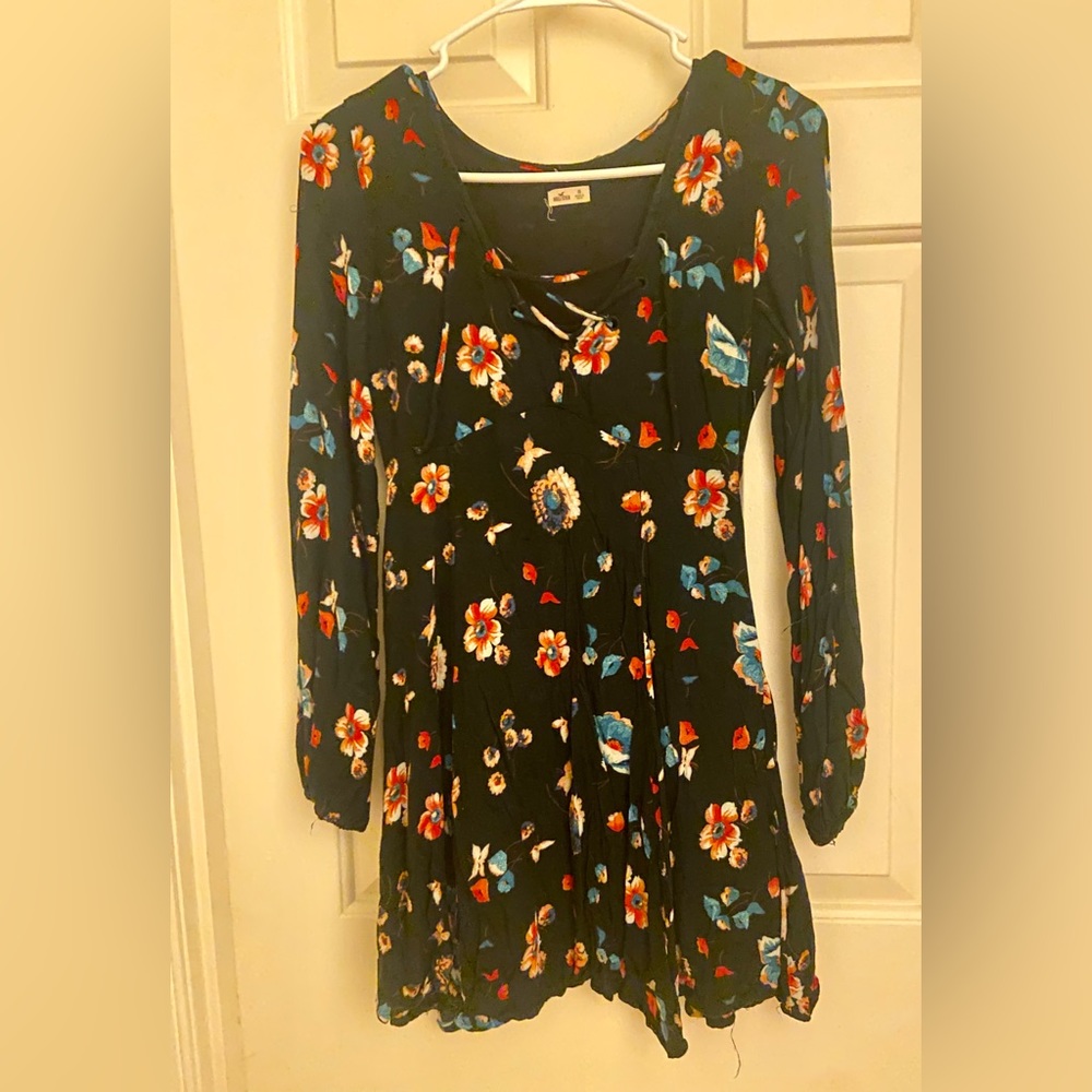 Women’s Hollister dress. Perfect for the Holidays ❄️ Size XS